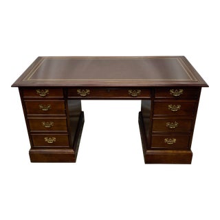 Vintage Sligh Traditional Chippendale Style Leather Top Mahogany Partner Desk For Sale