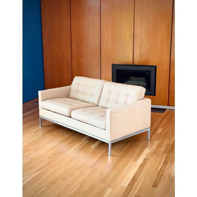 Vintage Florence Knoll Relaxed Two-Seater Sofa Neutral Ivory For Sale In Detroit - Image 6 of 10