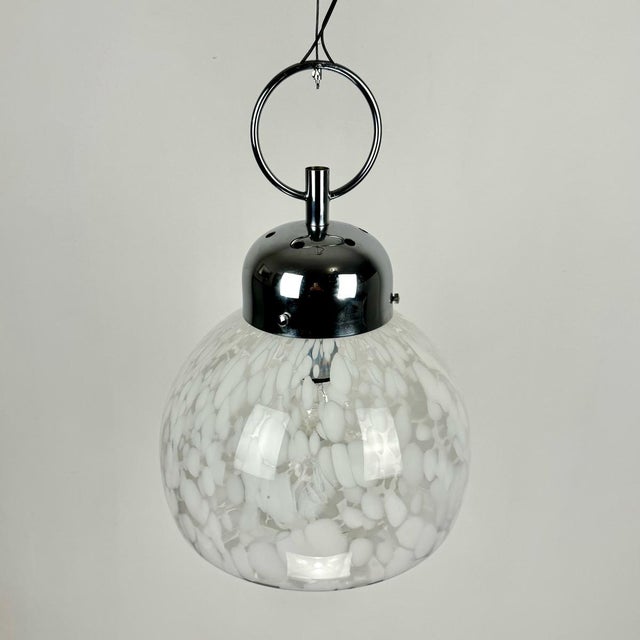Mid-Century White Speckled Murano Glass Pendant Lamp For Sale - Image 4 of 7