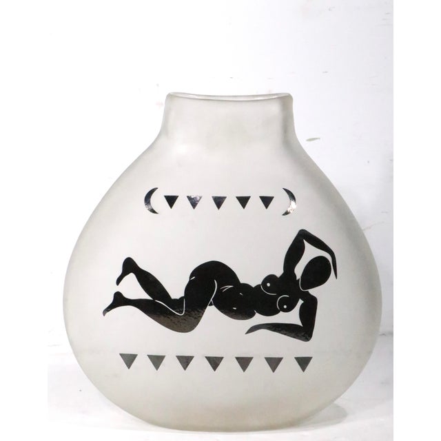 Off-white Cameo Art Glass Vase Att. To Fellerman and Raabe C. 1990's For Sale - Image 8 of 13