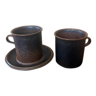 Vintage Duos Arabia Finland Ruska Stoneware 2 Coffee Cups & Saucer For Sale