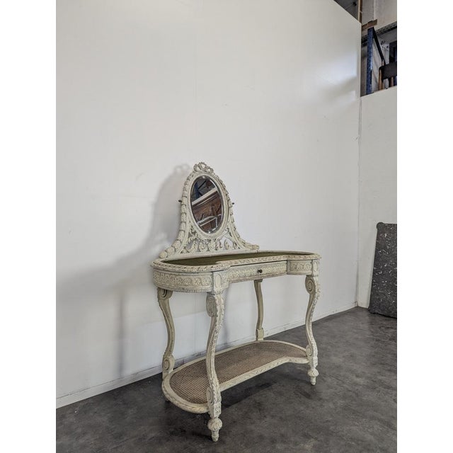 Louis XVI Style Painted Dressing Table, in Very Good conditions.