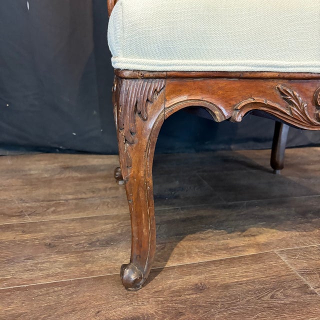 Early 19th Century French Louis XV Carved Walnut Fauteuil Armchairs- A Pair For Sale In Portland, ME - Image 6 of 11