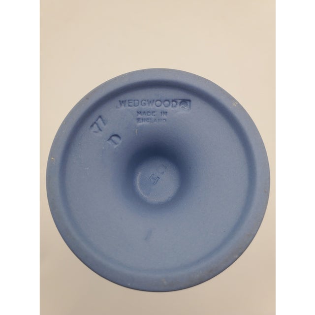 Wedgwood Vintage MCM Wedgwood Jasperware Urn Vase For Sale - Image 4 of 5
