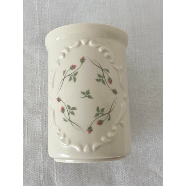 Late 20th Century Lenox Rose Manor Pink China Bathroom Tumbler - Lenox Ivory Porcelain Excellent Condition. For Sale In Denver - Image 6 of 10