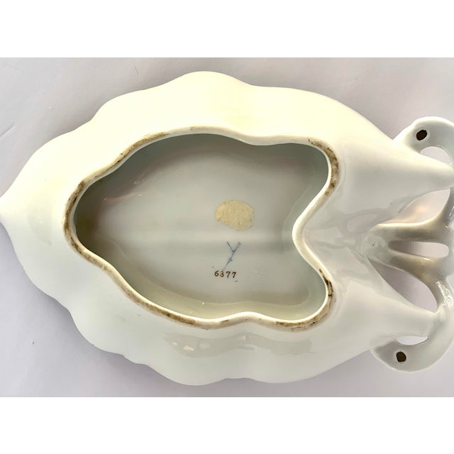 Late 19th Century Rare Antique German Sitzendorf, Voigt Brothers Porcelain 'Dresden Style' Bowl, Vide Poche, With Ornate Handle and Intricate, Filigreed Gilt Detailing For Sale - Image 5 of 12