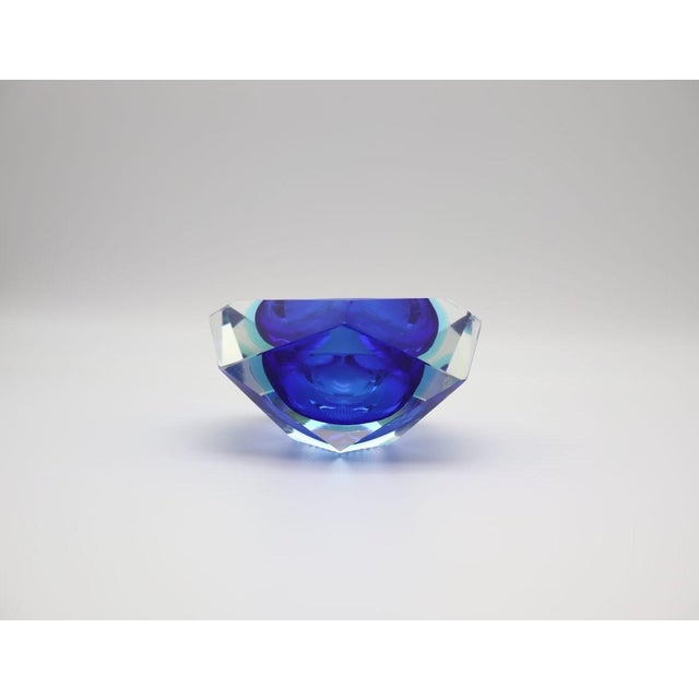 Mid-Century Modern Murano Sommerso Faceted Glass Vide-Poche by Flavio Poli for Seguso, 1960s, in Very Good conditions....