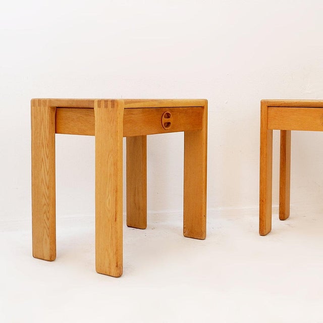 Mid Century Scandinavian Furniture Measures : 55x40cm - H:57cm A refined pair of oak bedside tables model "Ponderosa"...