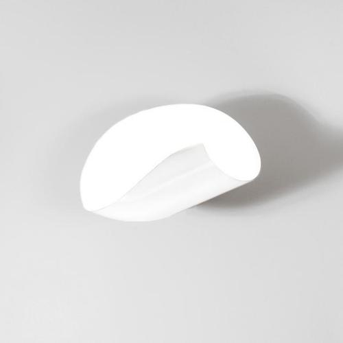 Sconce wall lamp model 'conche wall lamp' designed by serge mouille in 1962. Manufactured by editions serge mouille in...