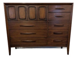 Example of Broyhill Dressers and Chests of Drawers