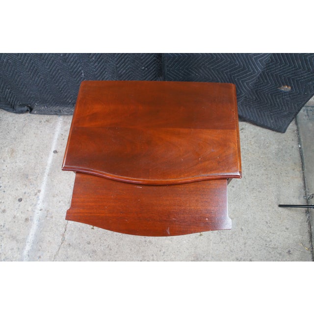 Wood Late 20th Century Baker Georgian Mahogany Bowfront Chest of Drawers Nightstand Bedside Table, Attributed For Sale - Image 7 of 13