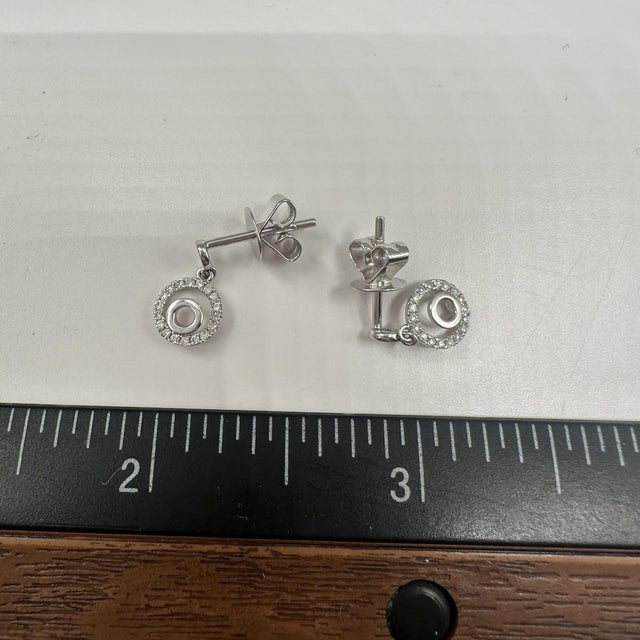 Early 21st Century Diamond Circle Drop Dangle Earrings in 14kt White Gold – 0.14ctw, Pre-Loved, A Pair For Sale - Image 5 of 5