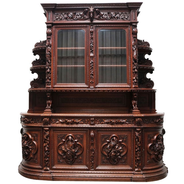 Large French Hunt Cabinet in Oak attributed to Alexander Roux, 1870s For Sale