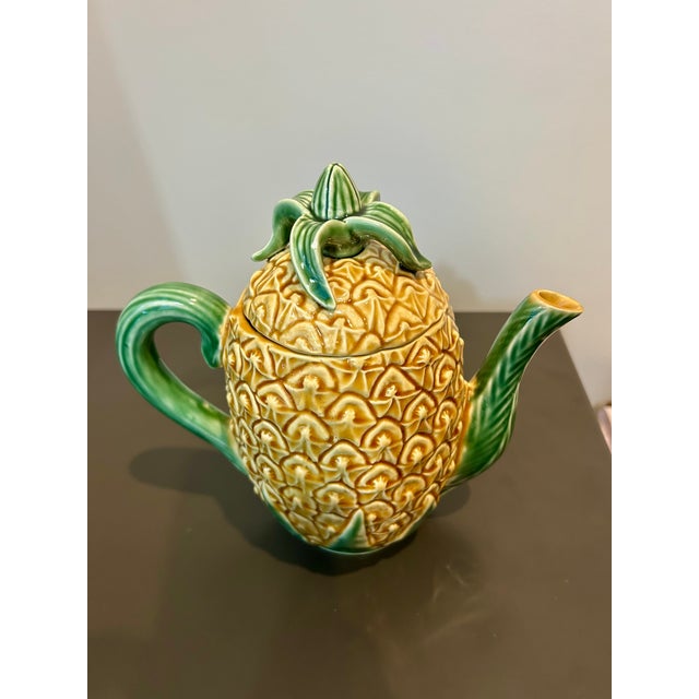 Late 20th Century Bordallo Pinheiro Pineapple Teapot – Portuguese Majolica Earthenware, Yellow & Green Handcrafted Ceramic For Sale - Image 6 of 14