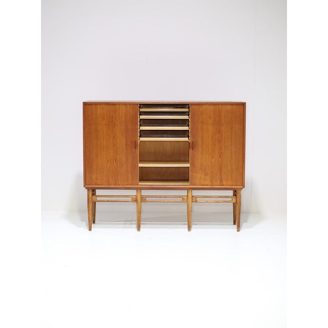 Model 90 Highboard in Teak attributed to Illum Wikkelsø for Søren Willadsen Møbelfabrik, Denmark, 1960s For Sale - Image 4 of 18