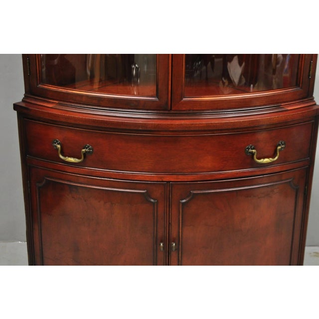 Vintage Morganton Duncan Phyfe Mahogany Bow Front Corner China Cabinet Curio For Sale - Image 4 of 17