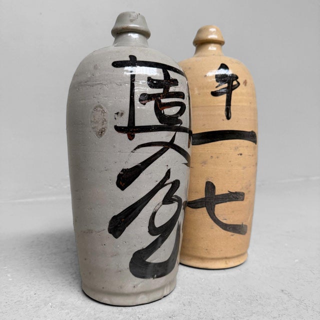 Japanese Tokkuri Hand-Painted Sake Jars, 1940s, Set of 2 For Sale - Image 13 of 15