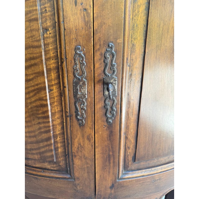 French 19th c Corner Cabinet For Sale In Atlanta - Image 6 of 6