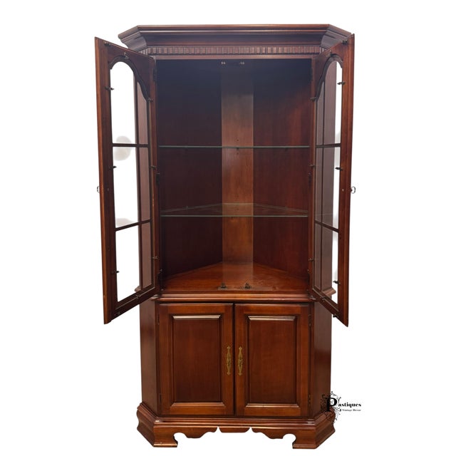 Wood Vintage Traditional American Style Mahogany Corner / Display Cabinet For Sale - Image 7 of 10