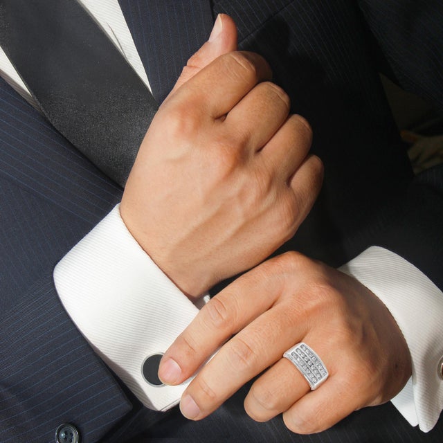 Early 21st Century 14K White Gold Men's Diamond Channel Set Band Ring (1 cttw, H-I Color, SI2-I1 Clarity) For Sale - Image 5 of 6