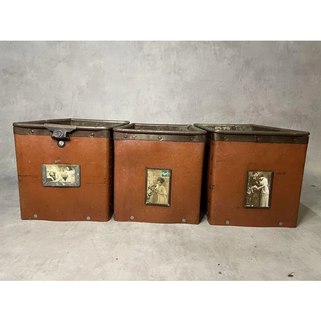 Brand trimmings Suroy cardboard, waxed cardboard, riveted and metal rimmed style suitcases Vuitton, 1920 Different shapes,...