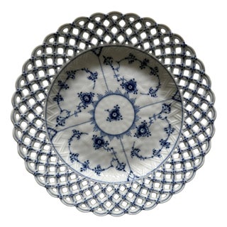 Blue Fluted Full Lace Musselmalet #1098 Open Plate from Royal Copenhagen, 1985 For Sale