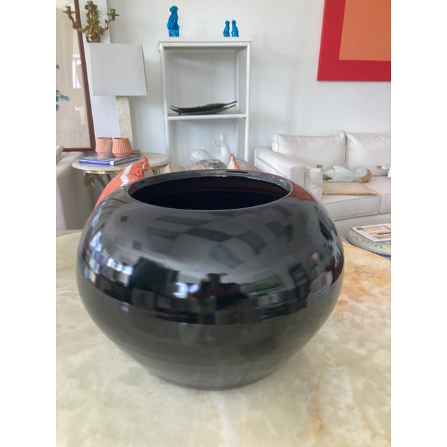 Modern Black Reflective Glaze Ceramic Cache Pot For Sale - Image 3 of 11