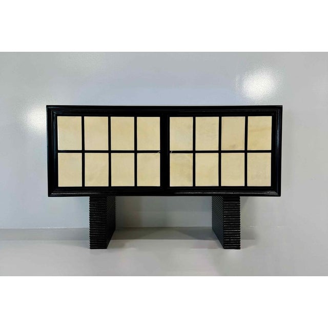 Elegant Art Deco sideboard produced in Italy at the end of the 1940s. The front is characterized by a refined geometric...