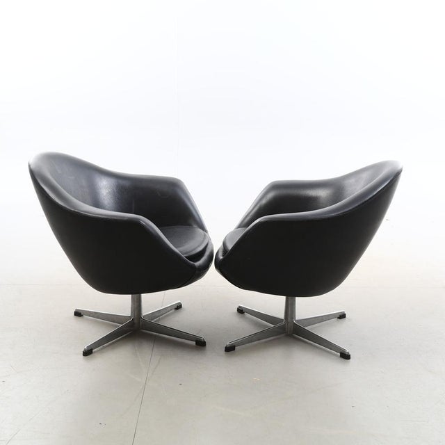 Vintage Swivel Chairs in Black Synthetic Leather with Chrome Bases, 1990, Set of 2 For Sale - Image 4 of 17