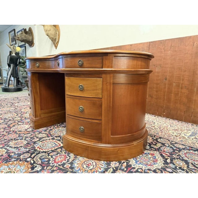 English Kidney-Shaped Chesterfield Desk For Sale - Image 6 of 15