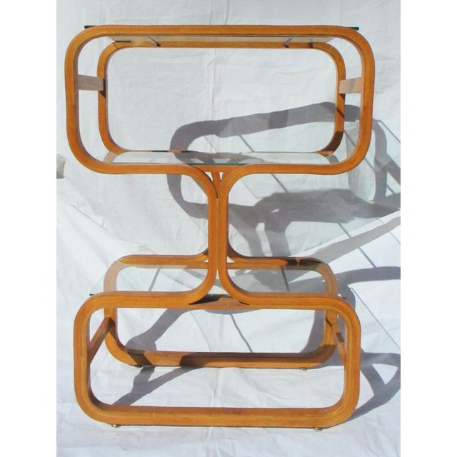 1970s Vintage MCM Mid Century Plycraft Attributed Étagère Oak Glass Wood Shelving Unit Bookcase Display For Sale - Image 5 of 12