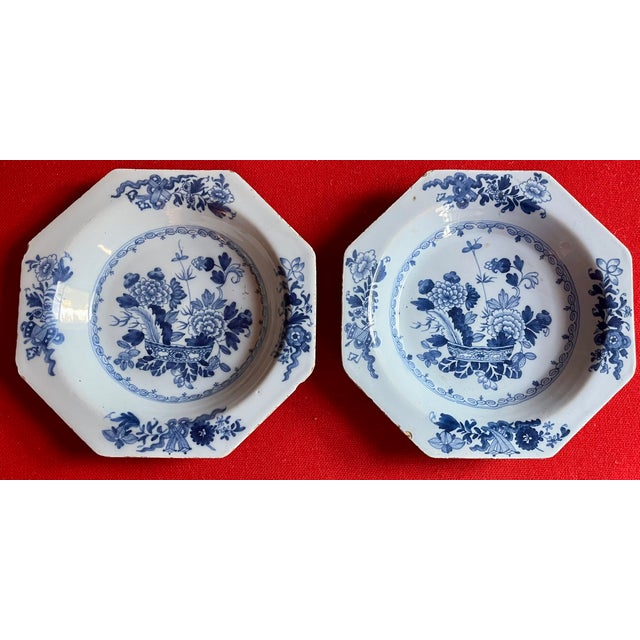 Antique 18th Century Blue & White Delft Chinoiserie Octagonal Soup Plates in the Chinese Export Style Circa 1750 - A Pair For Sale - Image 15 of 15