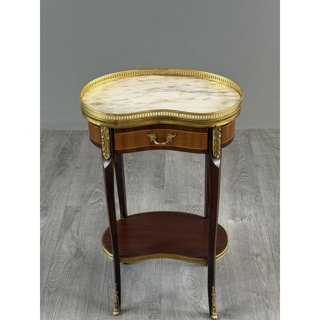 1940s 20th Century Louis XVI Pedestal Table in Mahogany and Gilt Bronze, 1940s For Sale - Image 5 of 9
