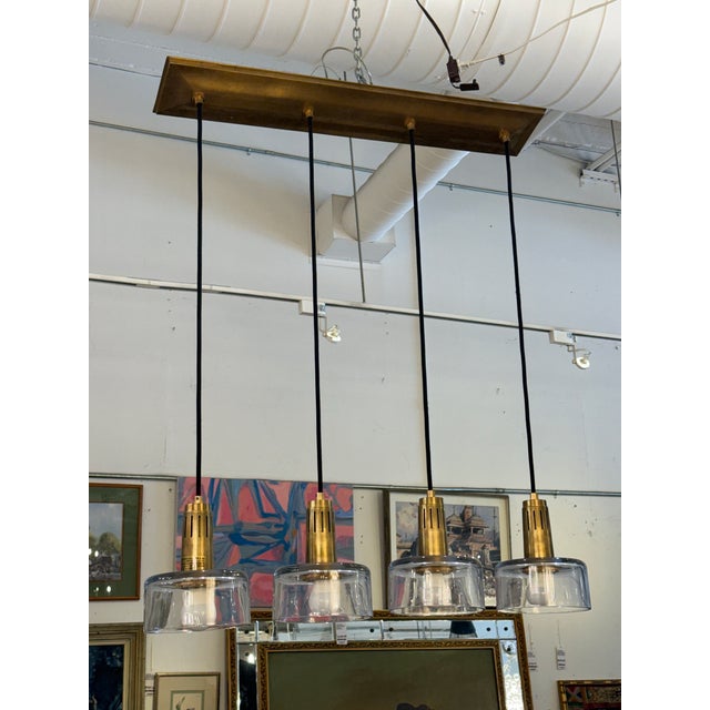 Design Plus Gallery presents the Iris Quatro Linear Pendant by Thomas O’Brien for Visual Comfort. Part of the Visual...