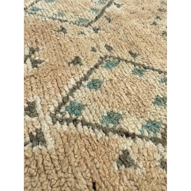 Boujaad Vintage Wool Moroccan Rug For Sale - Image 4 of 6