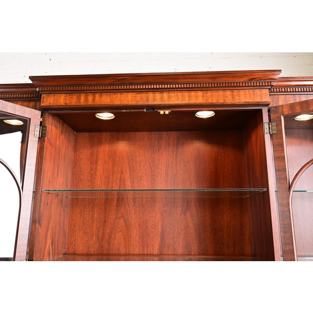 Henkel Harris Georgian Carved Mahogany Lighted Breakfront Bookcase Cabinet For Sale - Image 14 of 18