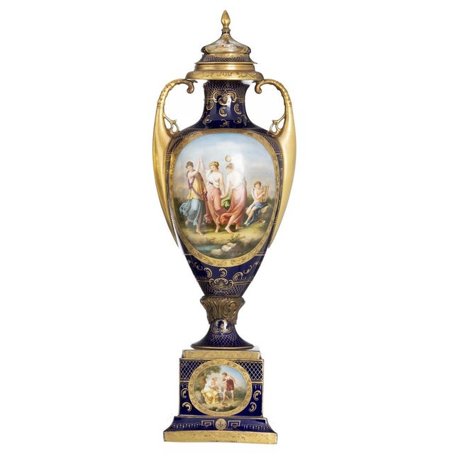 Porcelain Vases with Lids from Royal Vienna, 19th Century, Set of 2 For Sale - Image 4 of 8