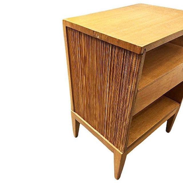 Mid 20th Century Restored Paul Frankl Combed Wood Bedside Table for Brown Saltman, Pair, Attributed For Sale In Los Angeles - Image 6 of 6