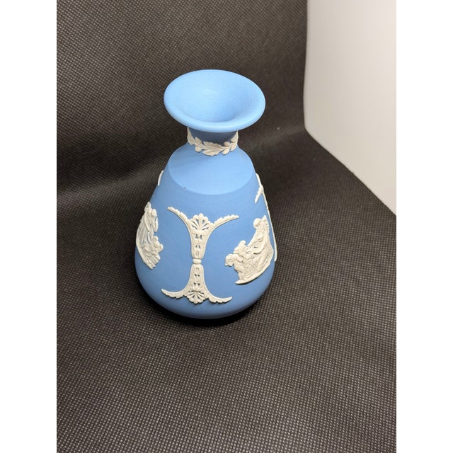 Wedgwood 1970s Wedgwood Blue and White Ceramic Vase Classical Figures Neoclassical Matte For Sale - Image 4 of 5