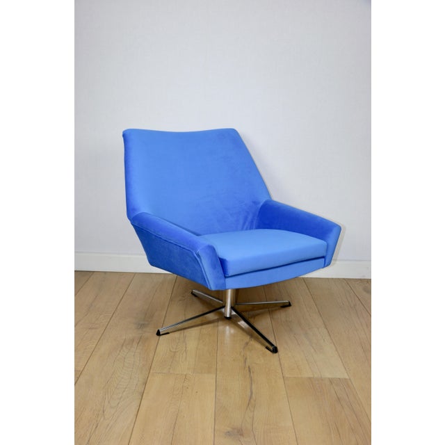 Vintage Jade Series Swivel Lounge Chair with Blue Cornflower Velvet Upholstery, GDR, 1970s For Sale - Image 11 of 11