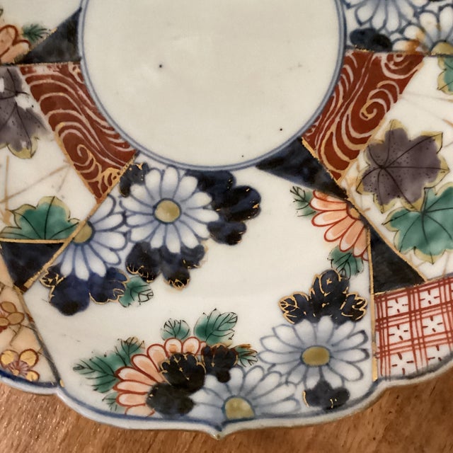 19th Century Antique Arita Porcelain Scalloped Hand Painted Imari Bowl Meiji Period (1868-1912) Japan For Sale - Image 5 of 12