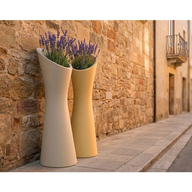 Not Yet Made - Made To Order Rise 9040 Polyethylene Tall Vase by Loope For Sale - Image 5 of 16