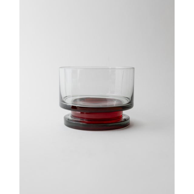 This vintage set of 8 drinking glasses from the 1970s is a striking example of retro tableware, featuring elegant grey...