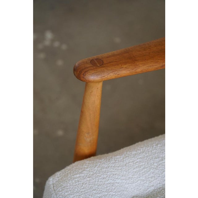 Wood 2-Seater Sofa Model Fd 161 in Bouklé attributed to Arne Vodder, 1960s For Sale - Image 7 of 18