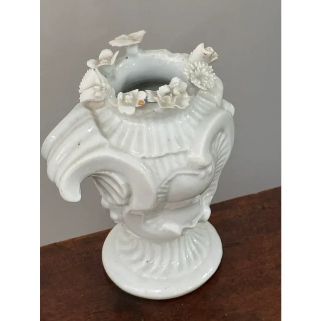 Mid 18th Century Pair of Longton Hall Flower-Encrusted Vases, Circa 1755 For Sale - Image 5 of 6