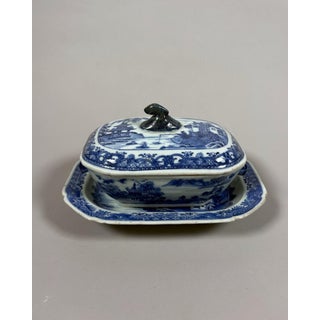 18th Century Covered Tureen in blue and white porcelain and underplate For Sale