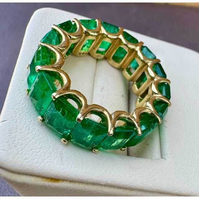 Natural 12 Ct High Quality Zambian Emerald Cut Emerald Eternity Band/ Ring 14 KG For Sale - Image 14 of 18