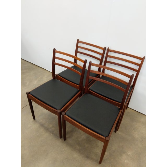 Set of 4 Vintage Mid Century Modern Dining Chairs by G Plan For Sale In New York - Image 6 of 9