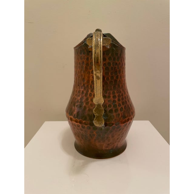 Vintage Hammered Copper Pitcher With Brass Handle French Country Rustic Farmhouse 1960s For Sale In Chicago - Image 6 of 8