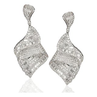 Late 20th Century Pair of Glamerous Chandelier Diamond Earrings For Sale